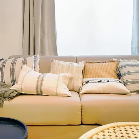 Ideally Located In 15 Apartment