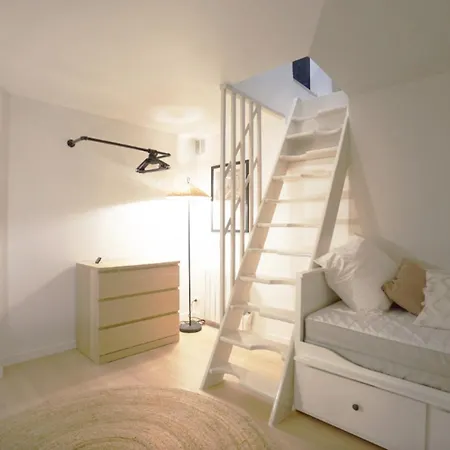 Apartment Ideally Located In 15 Paris