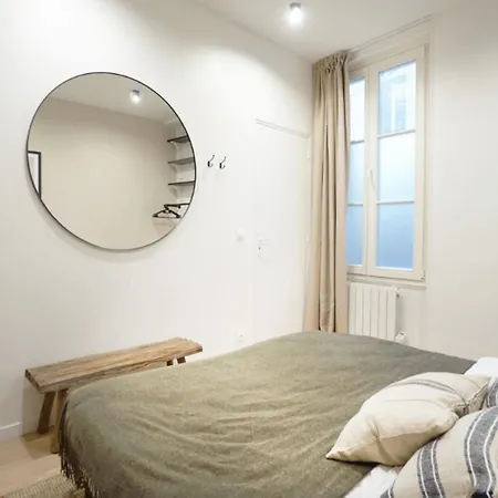Apartment Ideally Located In 15